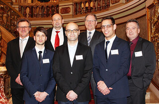 In Wiesbaden geehrt und stolz auf die Ergebnisse, von links: Albert Berger (BBZ Mitte), Christian Volkmar (Landesbeste), Matthias Walter (CEO Herbert Maschinenfabrik), Josef Erb (Landesbeste), Walter Demme (Prüfungsausschuss), Kevin Winter (Landesbeste), Armin Gerbeth (IHK Fulda). Foto: Privat 