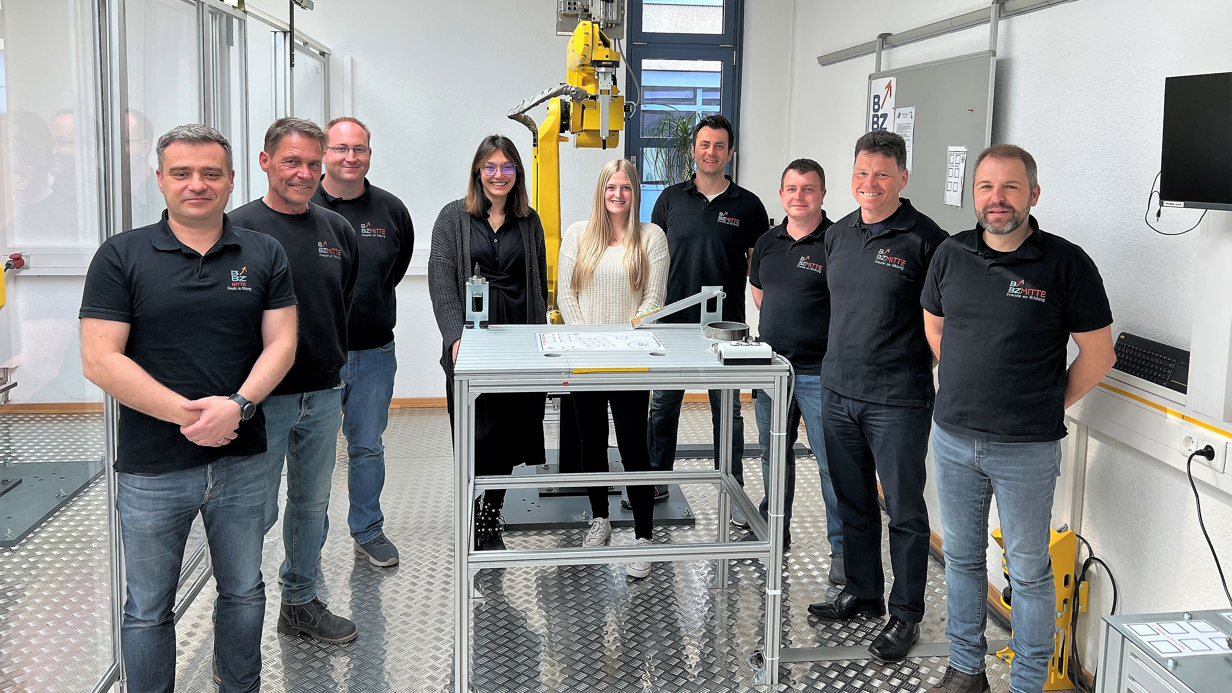 Von links: Stefan Manusch, Bernd Ritter, Marc Schöne, Melanie Ehnig, Laura Henkel, Nicholas Dostal, Thomas Anton, Georg Link, Matthias Kister Von links: Stefan Manusch, Bernd Ritter, Marc Schöne, Melanie Ehnig, Laura Henkel, Nicholas Dostal, Thomas Anton, Georg Link, Matthias Kister